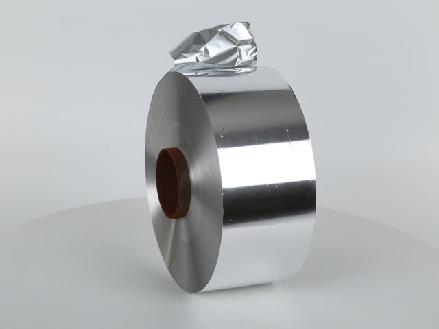 Papel de aluminio de gran tama&ntilde;o.