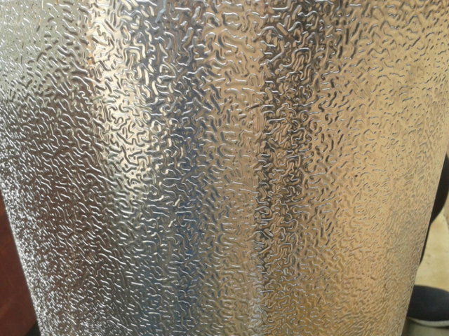 Bobina de aluminio antioxidante en relieve