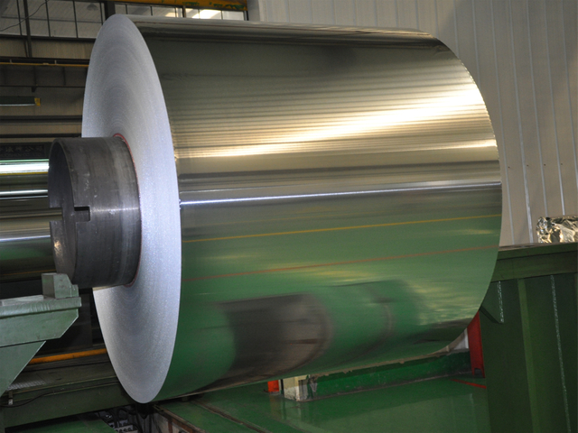 Feuille d'aluminium isolée de grande taille